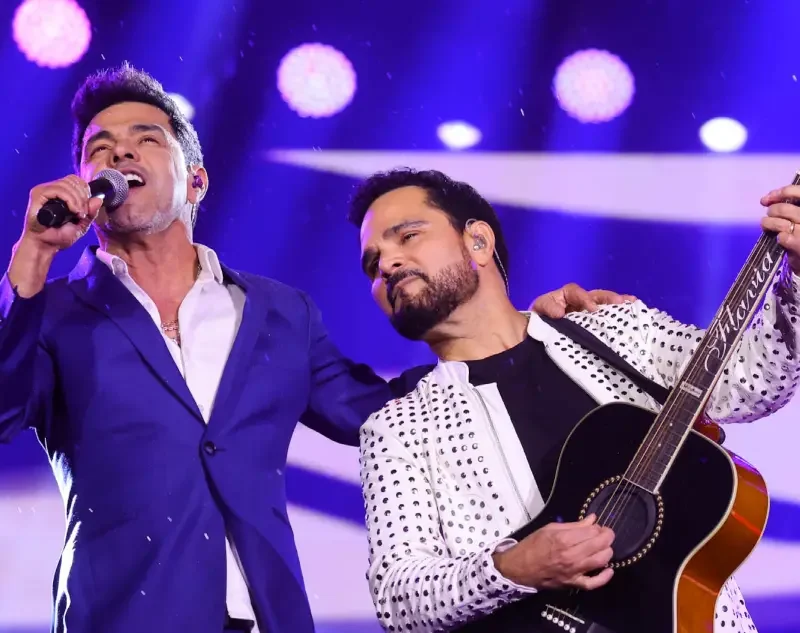 Com 35 anos de carreira, Zezé di Camargo e Luciano realizam sonho inédito